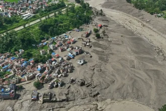 VIDEOS: Severe flooding in Nepal leaves at least 95 dead and causes casualties in Tibet | De Último Minuto English