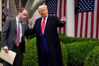 Trump appoints White House personal secretary as his new assistant | De Último Minuto English