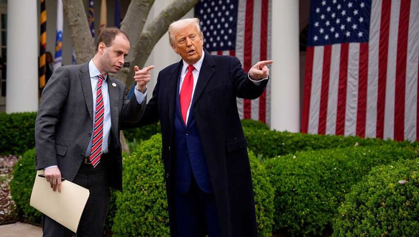Trump appoints White House personal secretary as his new assistant | De Último Minuto English