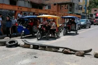 Patient dies due to road blockade caused by fuel price hikes in the Peruvian Amazon | De Último Minuto English