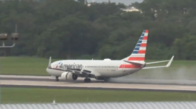 American Airlines reports that a plane about to land had its tires blow out in Chicago | De Último Minuto English