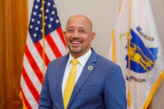 Lawrence Mayor Brian DePena arrested, charged with fraud and money laundering | De Último Minuto English