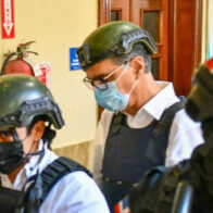 Santiago Hazim arrives limping at the hearing where the extension requested by the Public Prosecutor's Office will be heard | De Último Minuto English