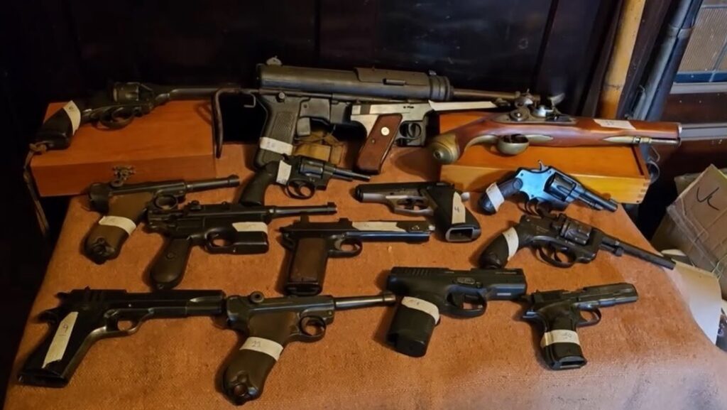 Nazi arsenal discovered in home of 89-year-old man in Argentina | 9 | Nazi arsenal discovered in home of 89-year-old man in Argentina