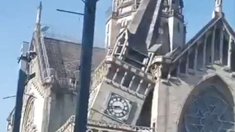 Earthquake causes cathedral dome to collapse in Manizales, Colombia