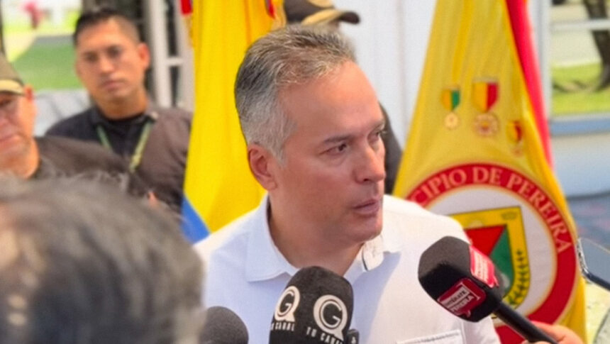 Colombia earthquake: Pereira mayor breaks down in tears as journalist embraces him