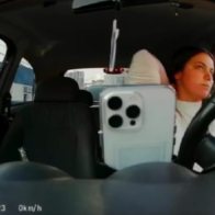Content creator robbed in traffic, then money is transferred from her bank account