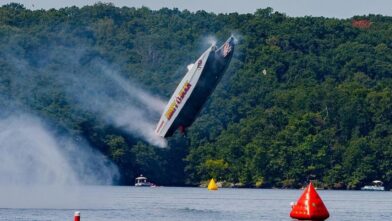 High-speed boat goes airborne at more than 320 km/h and flips several times