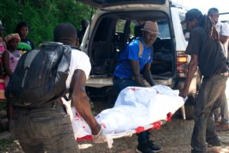 Haitian gangs threaten to kill more than 50 hostages as violence leaves 1,400 dead | De Último Minuto English