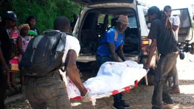 Haitian gangs threaten to kill more than 50 hostages as violence leaves 1,400 dead | De Último Minuto English