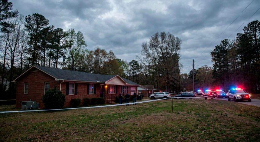 Authorities investigate shooting between family members that left three dead in North Carolina | De Último Minuto English