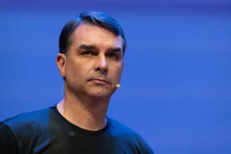 The Brazilian Justice system resolves the obstacles that prevented the registration of Flávio Bolsonaro's candidacy | De Último Minuto English