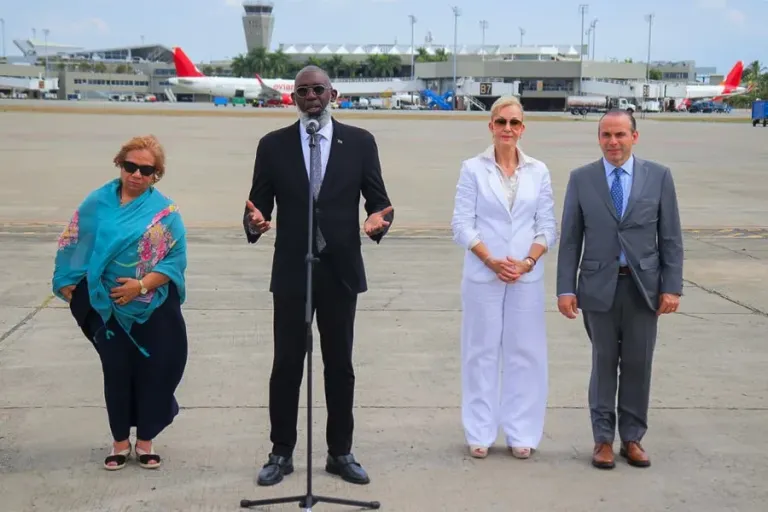 Leaders from Honduras, Guatemala, and Curaçao arrive in Colombia for the inauguration of Abelardo De la Espriella | De Último Minuto English