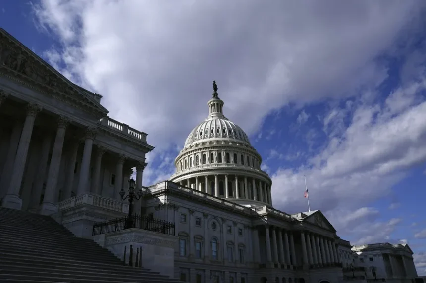 The United States Senate approves plan to avoid a government shutdown before the elections | De Último Minuto English