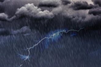 Tropical wave will cause downpours this Saturday; heat will remain intense | De Último Minuto English