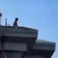 Naked man survives jump from Brooklyn Bridge after scaling tower