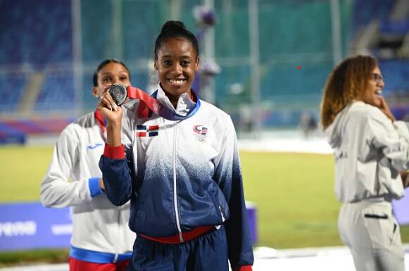 Evelina Minaya turns pain into strength and dedicates her silver medal to her mother | De Último Minuto English