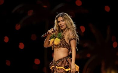Karol G reveals that touring makes her lose so much weight that her wardrobe has to be adjusted every two weeks | De Último Minuto English