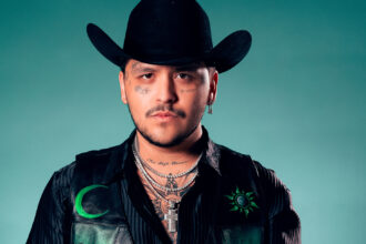 Christian Nodal surprises Pepe Aguilar by singing “Adiós amor” during his 58th birthday celebration | De Último Minuto English