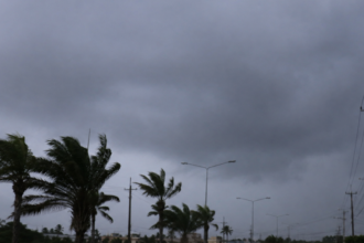 Tropical wave will generate downpours and thunderstorms this Sunday | De Último Minuto English