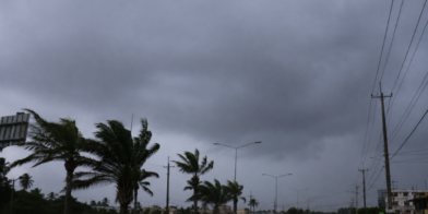 Tropical wave will generate downpours and thunderstorms this Sunday | De Último Minuto English