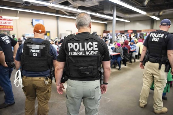 United States suspends raids against undocumented immigrants in workplaces | De Último Minuto English