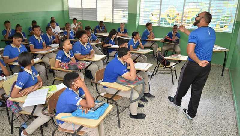 ADP estimates that up to 3,000 teachers could start the school year under contract | De Último Minuto English