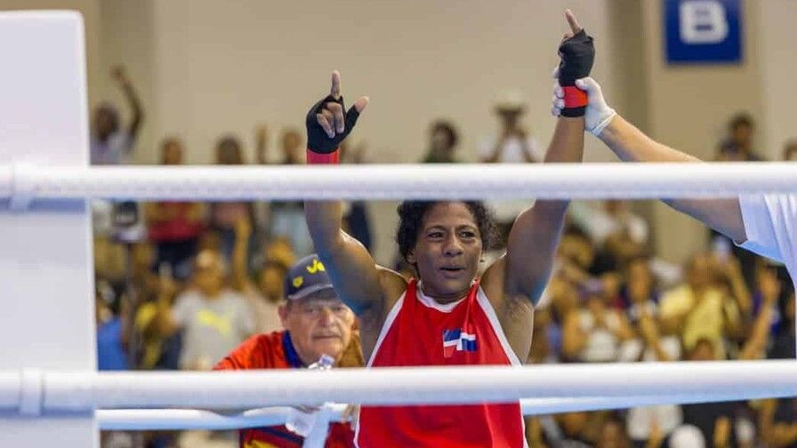 Estefani Almánzar wins gold in the 54-kilogram boxing category | De Último Minuto English
