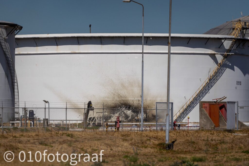Dead and injured after explosion at Europe's largest seaport | De Último Minuto English