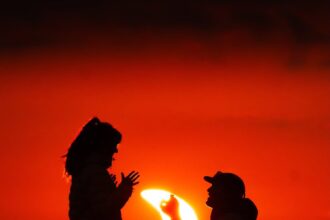 Proposal during solar eclipse in French Alps goes viral