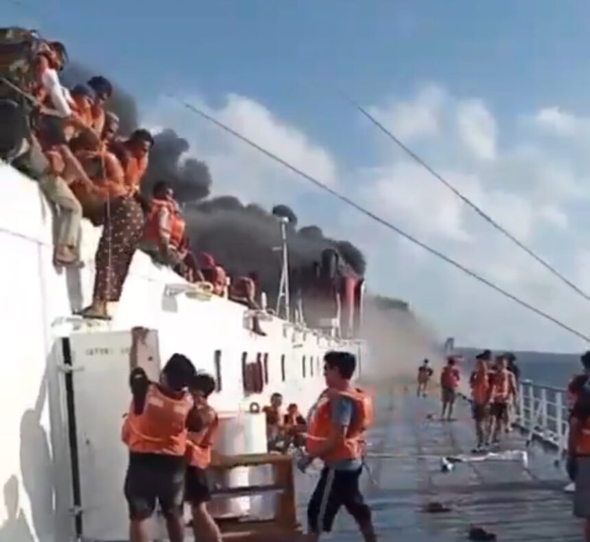 At least 5 dead, 41 missing after ferry catches fire off Indonesia | De Último Minuto English