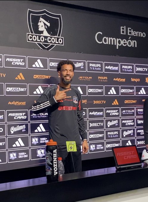 Vozinha encourages children to dream big during Colo Colo presentation | De Último Minuto English