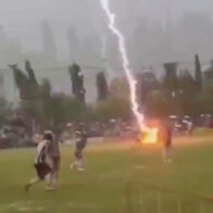 24-year-old footballer killed by lightning strike during match in Thailand | De Último Minuto English
