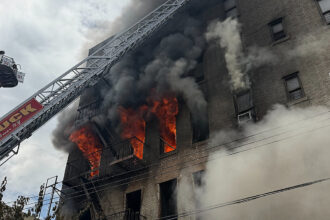 Investigation continues after Bronx apartment fire leaves three dead | De Último Minuto English