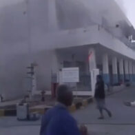 Magnitude 7.7 earthquake strikes off the coast of Indonesia | De Último Minuto English