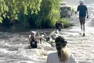 VIDEO:  20-year-old cyclist revived after being swept underwater in Arizona | De Último Minuto English