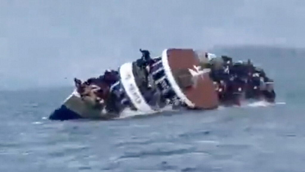 Video shows deadly ferry disaster in Zimbabwe | 3 | Video shows deadly ferry disaster in Zimbabwe | De Último Minuto English
