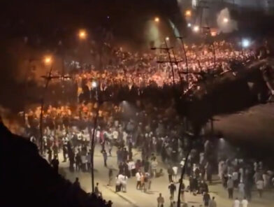 VIDEO: Tension rises at Ceuta border as migrants gather in attempt to enter Spain | De Último Minuto English