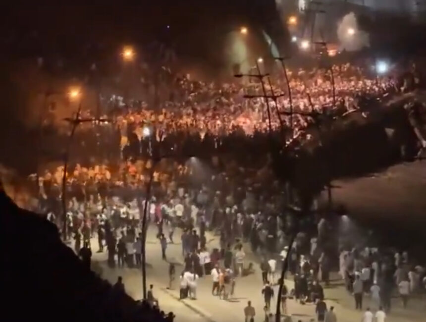 VIDEO: Tension rises at Ceuta border as migrants gather in attempt to enter Spain | De Último Minuto English