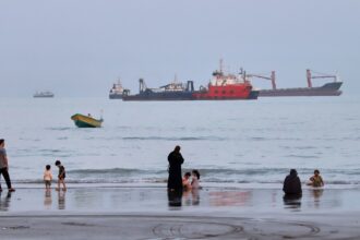 Trump says he likes the idea of declaring the Strait of Hormuz U.S. territory | De Último Minuto English