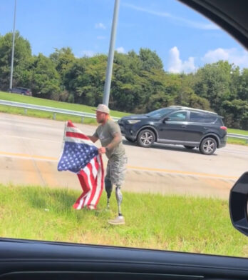 Double amputee former Marine rescues American flag from interstate | De Último Minuto English