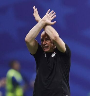 Egypt coach faints during reported fight between his two wives | De Último Minuto English