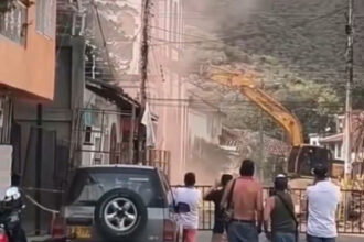 Demolitions begin in , Peru after damage caused by earthquake | De Último Minuto English