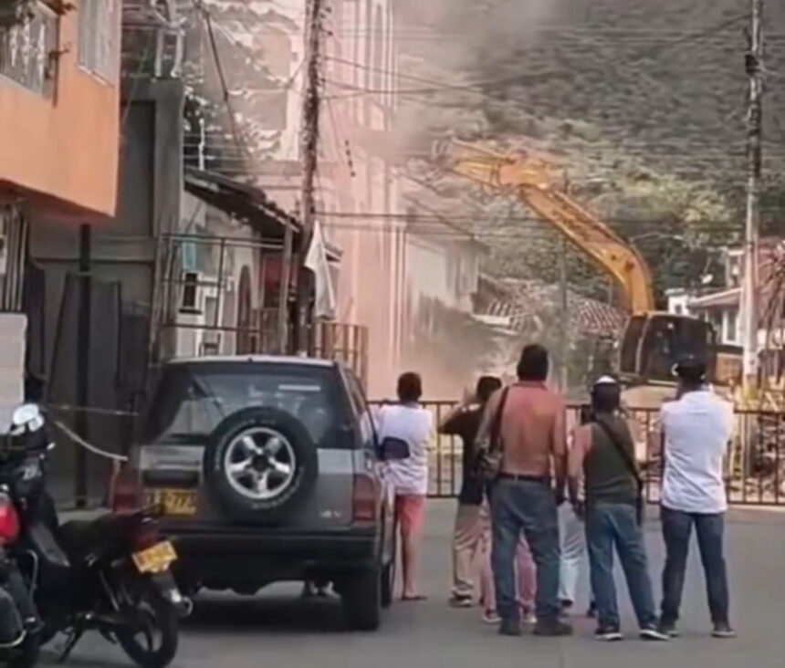 Demolitions begin in , Peru after damage caused by earthquake | De Último Minuto English