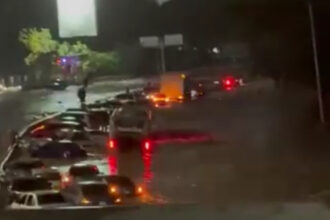Heavy rains cause flooding and river overflows across Caracas | De Último Minuto English