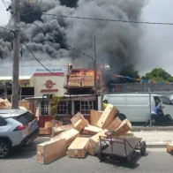 Fire engulfs Superior Honda Parts dealership in Jamaica | De Último Minuto English