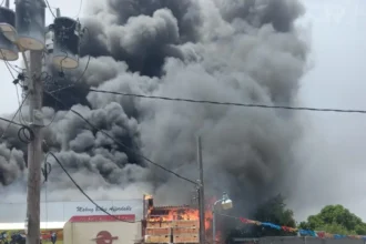 Fire engulfs Superior Honda Parts dealership in Jamaica | De Último Minuto English