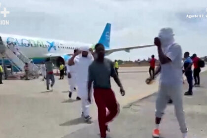 About 200 Haitians deported to Haiti after TPS ends | De Último Minuto English