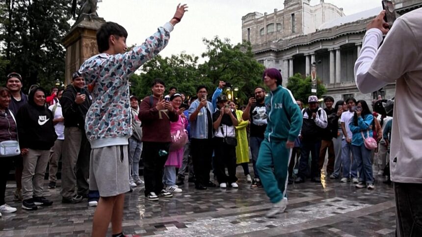 Young Mexicans compete for “aura” in the latest social media trend | De Último Minuto English
