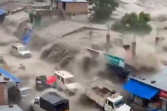 New flash flood hits Nepal as torrential rains trigger fresh flooding | De Último Minuto English